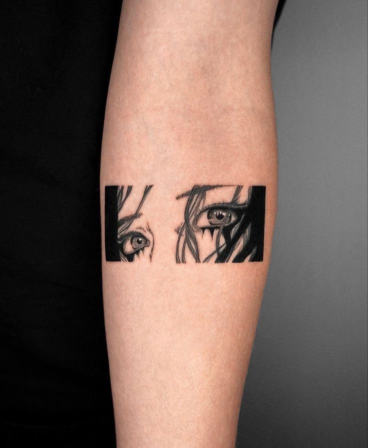Tatuaje de ojos estilo anime.