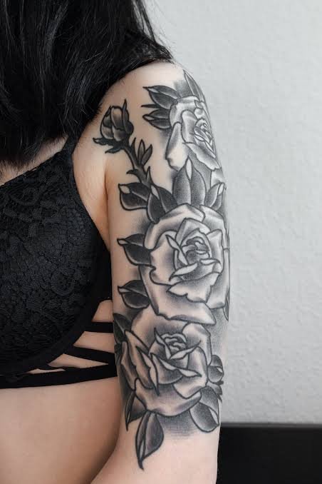 Tatuaje Black and Grey de rosa.