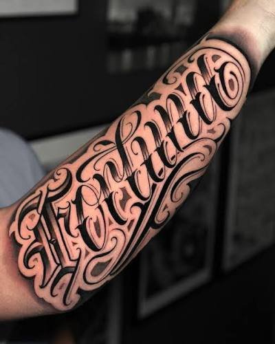 Tatuaje de Lettering estilo Chicano.